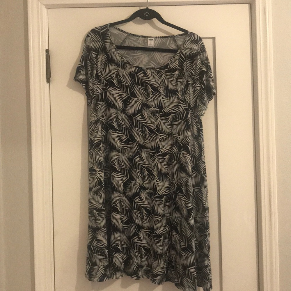 Black and White Palm T-shirt Dress